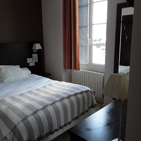 Le Relais Hotel Saint-Quentin-les-Anges ภายนอก รูปภาพ