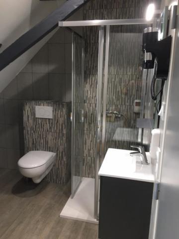 Le Relais Hotel Saint-Quentin-les-Anges ภายนอก รูปภาพ