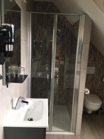 Le Relais Hotel Saint-Quentin-les-Anges ภายนอก รูปภาพ