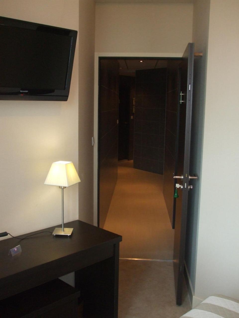 Le Relais Hotel Saint-Quentin-les-Anges ภายนอก รูปภาพ