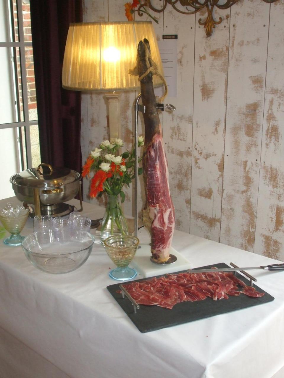 Le Relais Hotel Saint-Quentin-les-Anges ภายนอก รูปภาพ